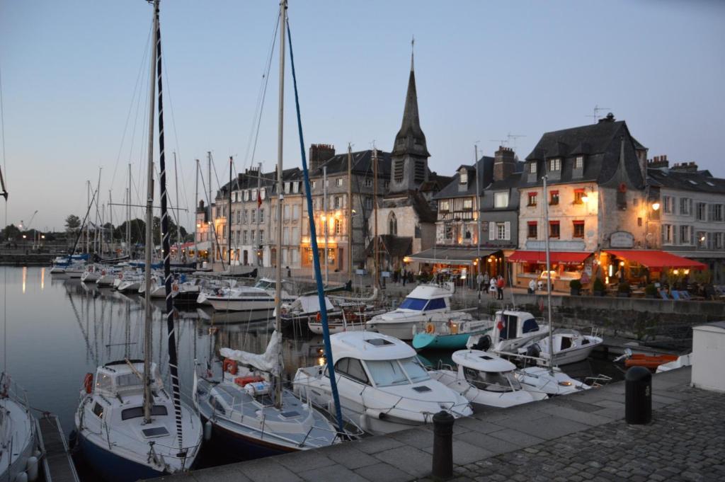 Les Gites De La Pomme D'Or Beuzeville Bagian luar foto